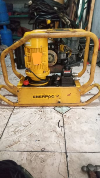 Sewa Dongkrak Hydraulic Enerpac 700 bar 10.000 psi