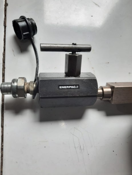 Sewa Dongkrak Hydraulic Enerpac kapasitas 200 ton